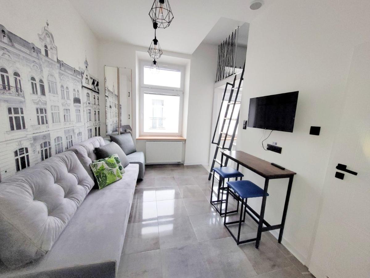 Grand Theater Apartments وودج الغرفة الصورة